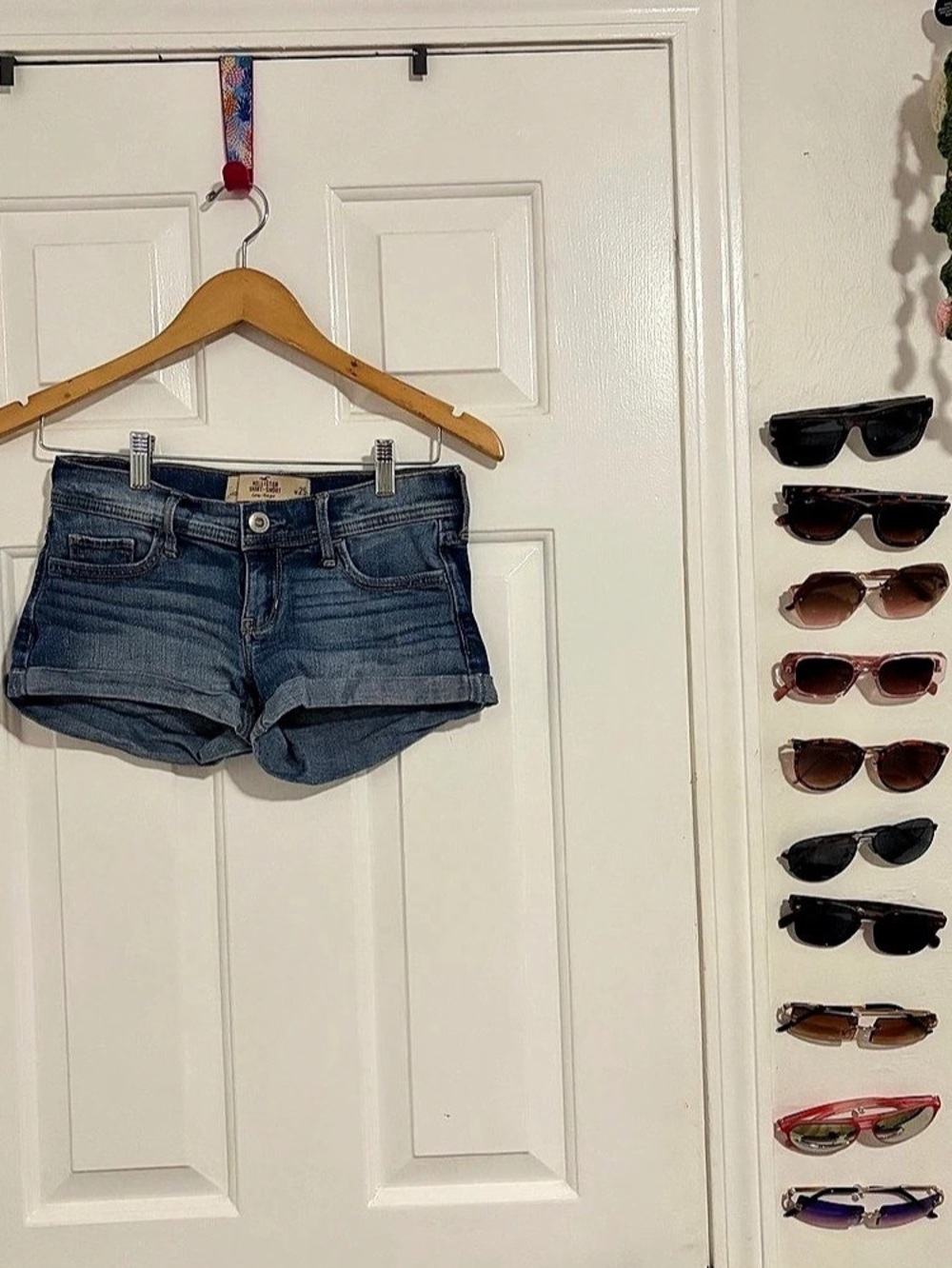 Hollister Short Denim Roll Shorts in Blue Size 1 Like New